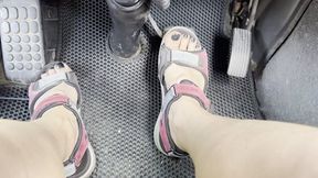 pedal pumping while driving in summer tracking sandals m0