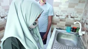 Please don't cum inside my pussy I don't want to be pregnant right now Desi Hijabi xxx