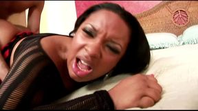amber swallows shows her gigantic ass