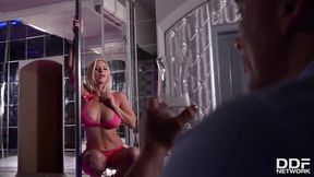 Blonde stripper Nathaly Cherie rides thick dick with her tight asshole