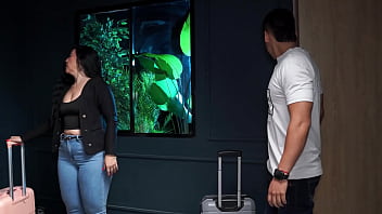 Big-bottomed stepmother shares bed after a mistake upon arrival from a trip