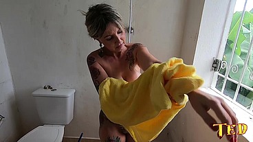 Estava tomando banho e o safado entrou e me fodeu - Camila Costa