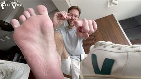 Punishment for the noisy tiny - Feet Vini