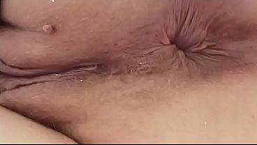 Mi apro il culo sfondato e peloso