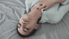 Eve self throat massage (MOBILE VERSION WMV)