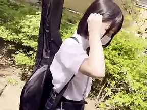 https://x.gd/pJdnc She plays guitar in the light music club and is very petite, standing at 143 cm tall! We decided to blindfold Kana-chan and play pranks on her.