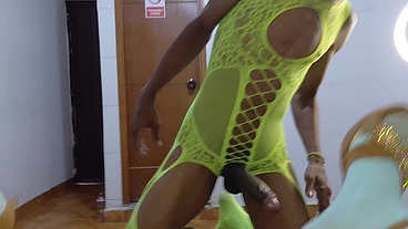 sensual morena trans muy bien dotada me folló salvajemente, me besaba con pasión mientras me penetraba, me volvió loco de placer. interracial, sexo gay