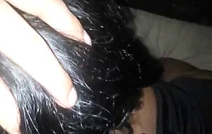 Mi hermosa secretaria me invita a su casa para destaparle la caneria y de paso me ordena la verga