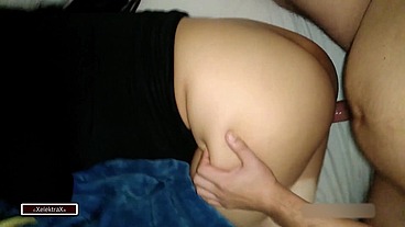 Morenita culona colegiala sorprendida luego de emborracharse en una fiesta...pero como grita la puta!!!
