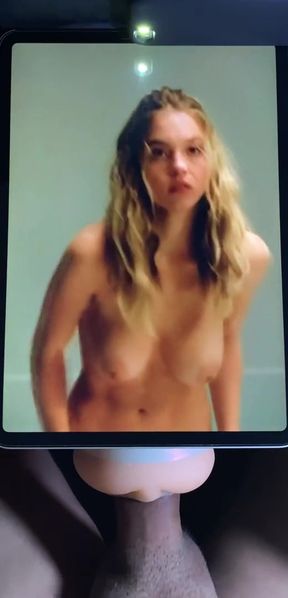Celeb Sydney Sweeney enjoys a private session with her goon