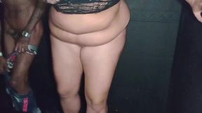 gordinha safada foi visitar a festa sapeca com doidera e ganhou o que mais queria pau e soco na costela do pauzudo