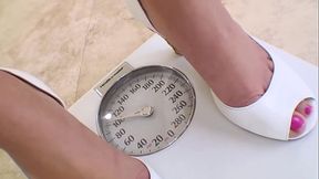 Petite blonde Kacey Jordan takes big cock and gets a facial