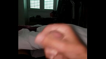 Jovem pauludo se masturbando