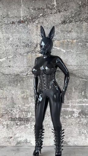 First-time wearer dons kinky bunny hood and gas mask at BoundCon