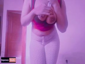 رضع ليا احبيبة بزازلي و خشي زبك بينو و طلعو و هبطو حتى يفيض حليبو عليا