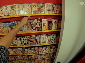 SEXYSHOP DONNADIKUORI: hard penis for the sexy saleswoman