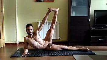Practico YOGA DESNUDO