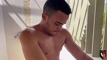 Dona De Casa Tomando Chá-de-pica Do Marido