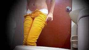 enfermera Miranda meando de visita en casa capara escondida