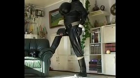 Roxina2005HeavyRubberGurl150305XXL.WMV