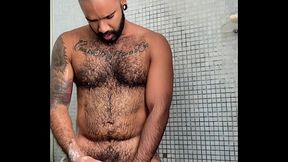 Batendo uma no banho