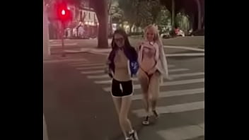 Kyra sex e Bad Melli se exibindo na avenida Ipiranga em S&atilde_o Paulo