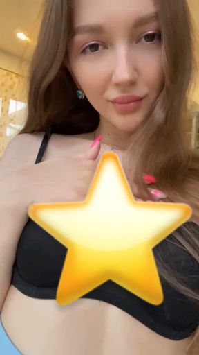 Mistress's self-admiration👸