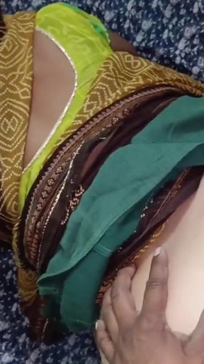 Maine sagi bhabhi ko ghutnon ke bal khat per Ghodi Banakar unki moti gand ko ragad kar khoob choda   Clip 1