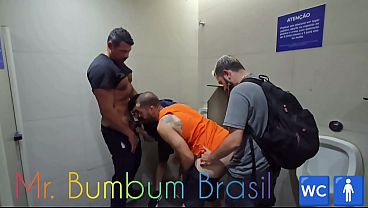 MACHOS FAZENDO SEXO EM BANHEIROS P&Uacute_BLICOS