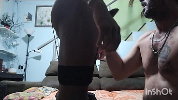 Dando gostoso para o vizinho de calcinha