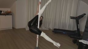 Pole dance in leather clothes (480p)