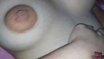 video casero con mi hermanastra me deja tocarle sus tetas virgenes, terminamos follando