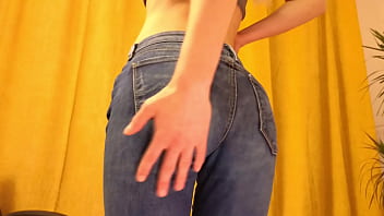 She&#039_s trying to shake her ass