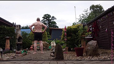 Dicker Mann im Vorgarten 3 ** Genital **