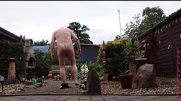 Dicker Mann im Vorgarten 3 ** Genital **