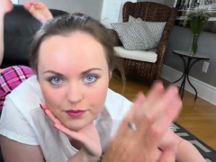 This cute hot teenie has a major crash on her stepdaddy