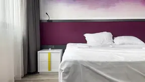 Stepmom with big tits wanks in hotel room