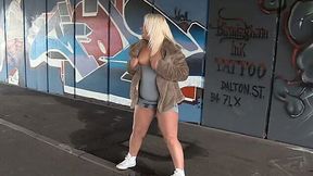 Chunky auburn MILF pulls up her dress and pisses outdoors shamelessly