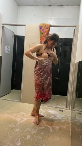 FN112 I'm happily taking a bath.