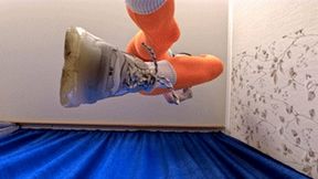 Look at my Balenciaga sneakers from the bottom, fc350x 2160p