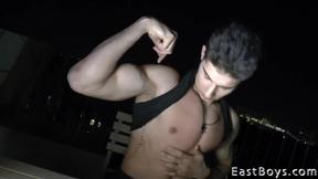 ”Jared in Prague - Night muscles”