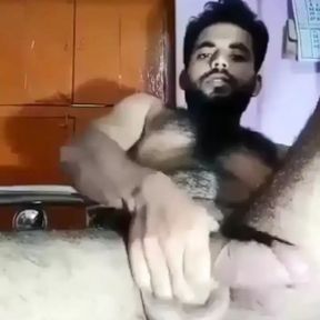 Jab Ghar me koi nhi tha to mane apne dosto ko bulaya