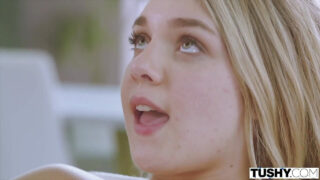 La bomba rubia Gabbie Carter con grandes tetas naturales recibe una follada anal a lo perrito por Markus Dupree antes de una desagradable creampie anal.