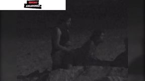 Filmei um casal fazendo sexo na praia a noite. Um seguran&ccedil_a botou eles pra correr