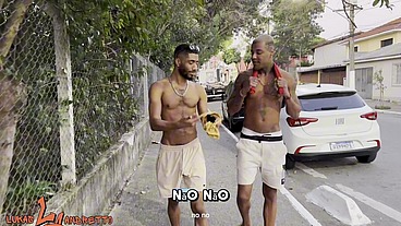 negao dotado acha outro negao na rua para fuder juntos seu namorado que está em casa