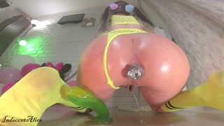 Horny Babe with perfect Round Tits &amp; Ass Riding Cowgirl a Giant Dildo &amp; Long Squirts Fountaine