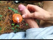 Senderista Se Saca la Polla Buscando Setas🍄y Descarga Se Semen En Una De Ellas