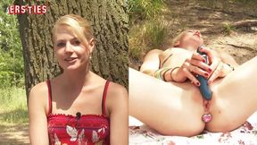 Ersties - Studentin Isabella nimmt ein versautes Sonnenbad im Park