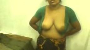 Busty and cute shy Indian aunty flashing her big breasts
