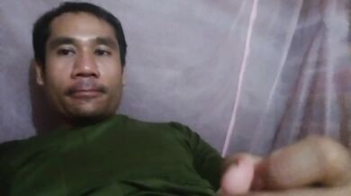 Kavin Jone play cock in bed.